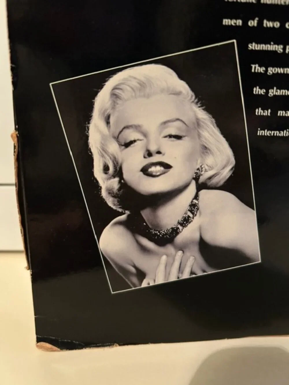 NIB Barbie Marilyn Monroe Gentlemen Prefer Blondes